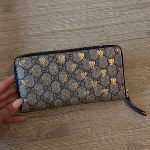 Gucci GG Supreme Zip Wallet with Gold Bee Motif
